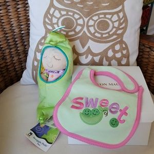 Manhatten toy Snuggle Pod Pea and bib